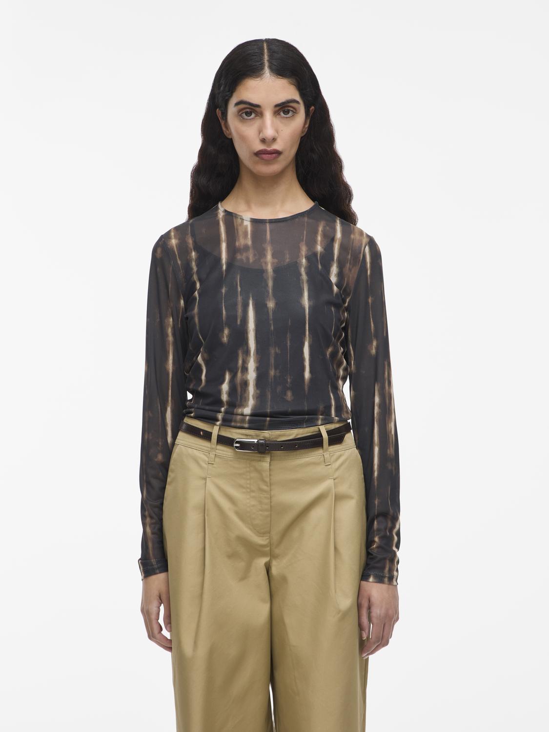 model_shot-front